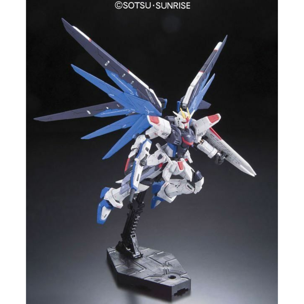 RG 1/144 FREEDOM GUNDAM Gundam Model Kit Bandai   